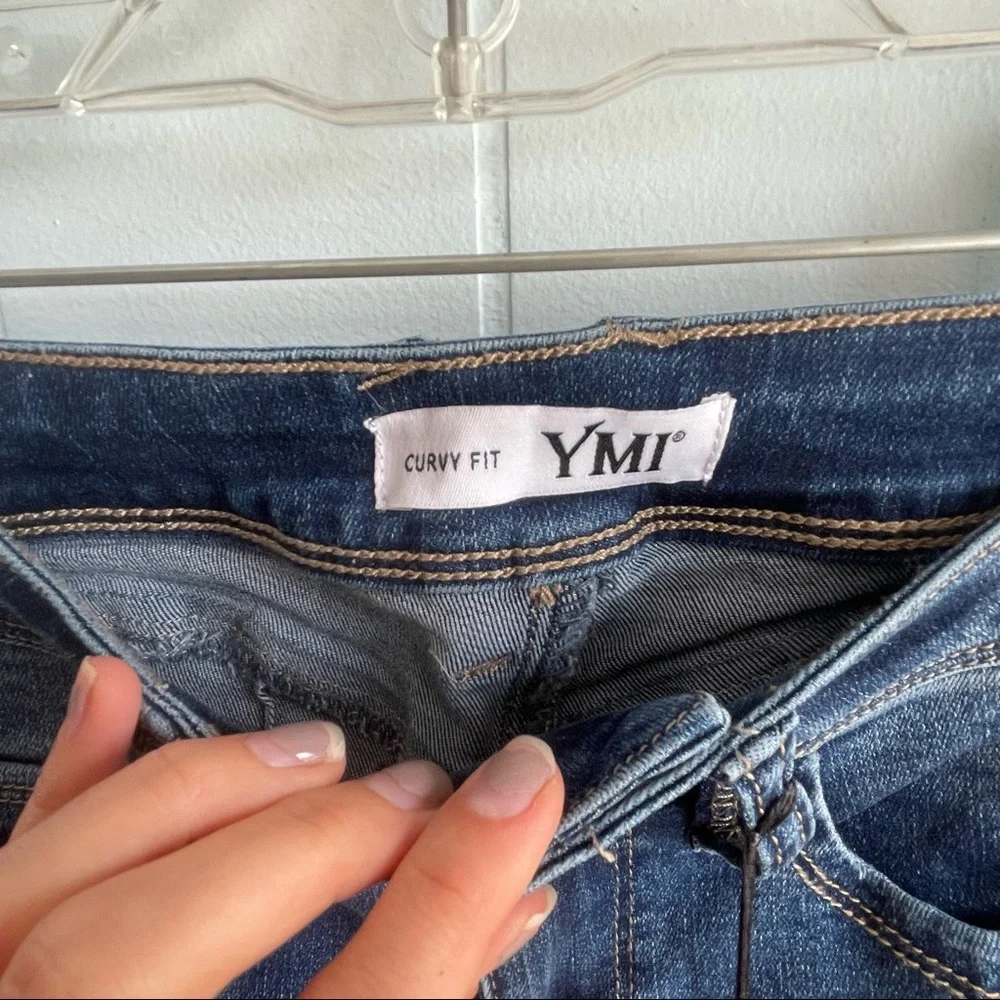 🛒✨NWT YMI mid-rise curvy fit ripped skinny jeans - Picture 5 of 9